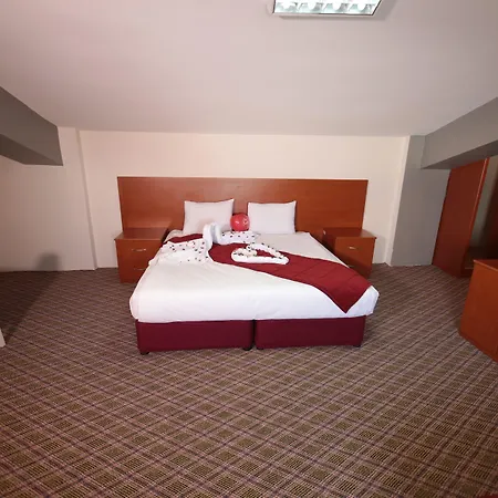 Hotel Hill 3*